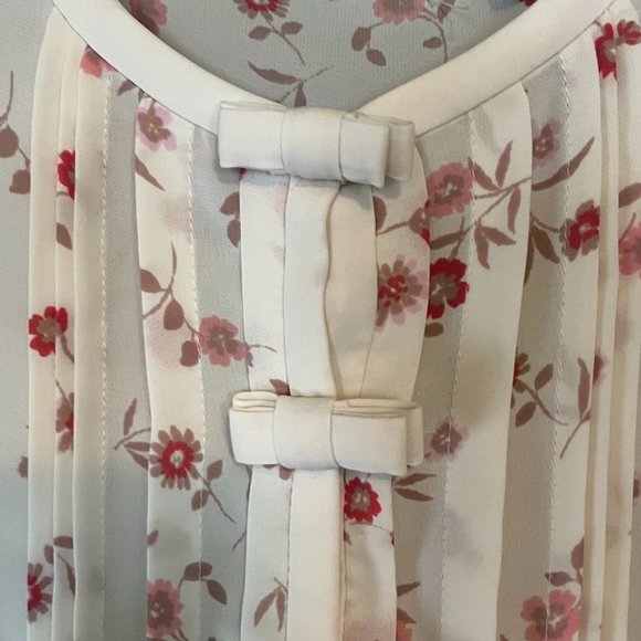 LC Lauren Conrad Ivory and Pink Floral Blouse - Picture 3 of 11